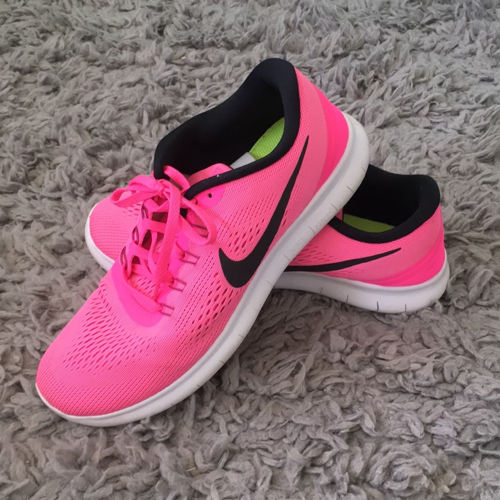 Women’s Pink Nike Tennis Shoes